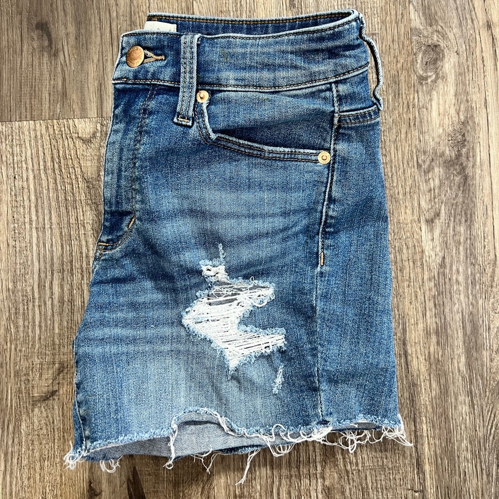 Universal Thread Blue Jean High Rise Midi Women’s Shorts